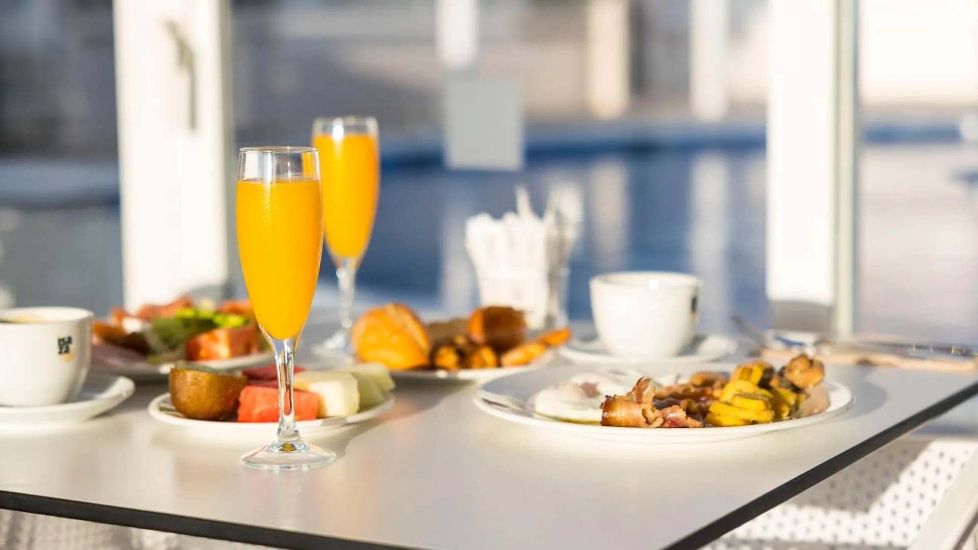 Hotel Boutique Tao Caleta Mar Коральео 3*,