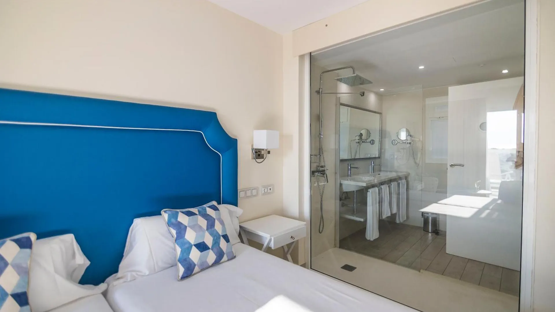 Hotel Boutique Tao Caleta Mar Коральео