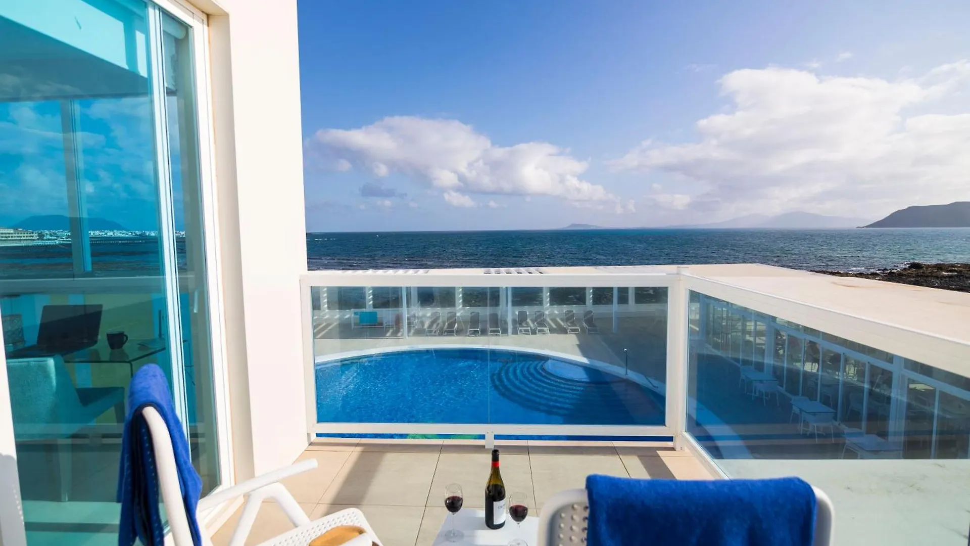 Hotel Boutique Tao Caleta Mar Коральео 3*,